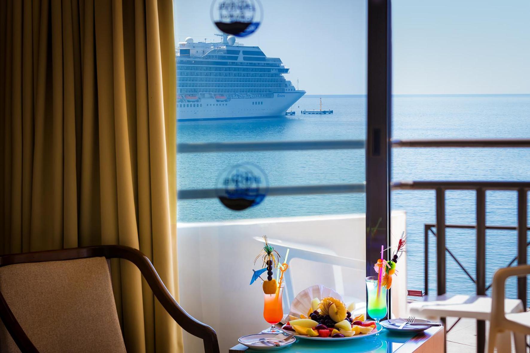 Double or Twin Room Sea View