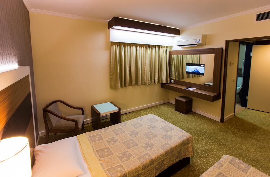 Economy Twin Room without Balcony & View