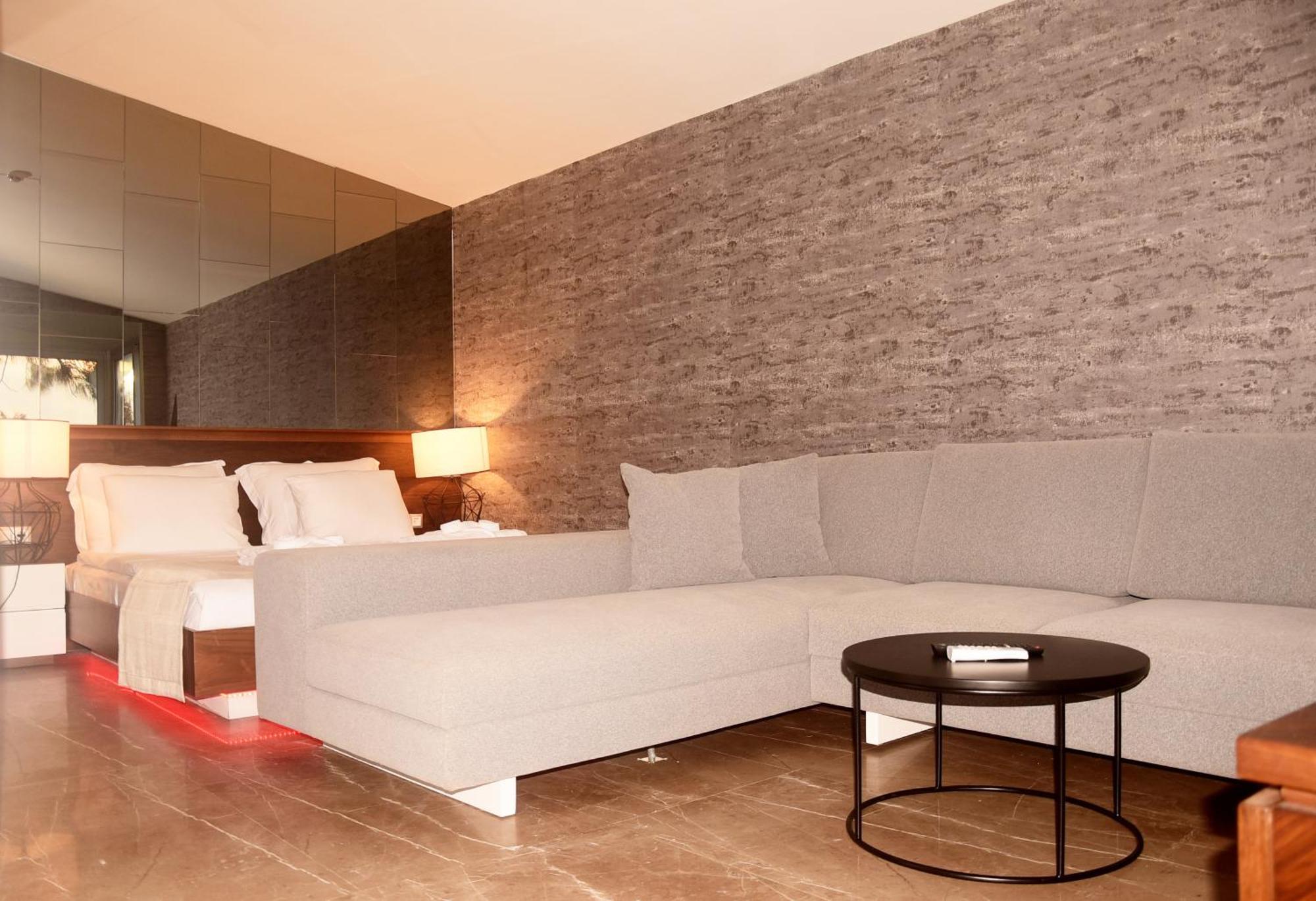 Executive Senior Suite